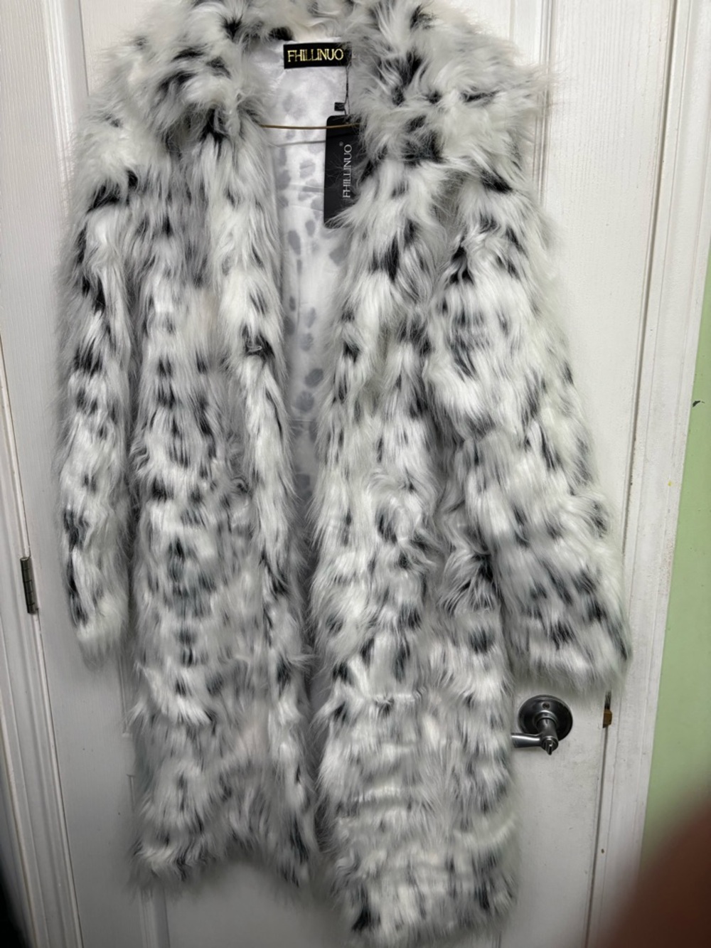 Fhillinuo Womens 'Cruella Deville' Faux Fur Midi Length Coat in White/Black Sz S